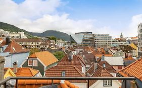 Dinbnb Apartments I Historical Two-Floor Apartment With Rooftop Panorama I 1645 Heritage