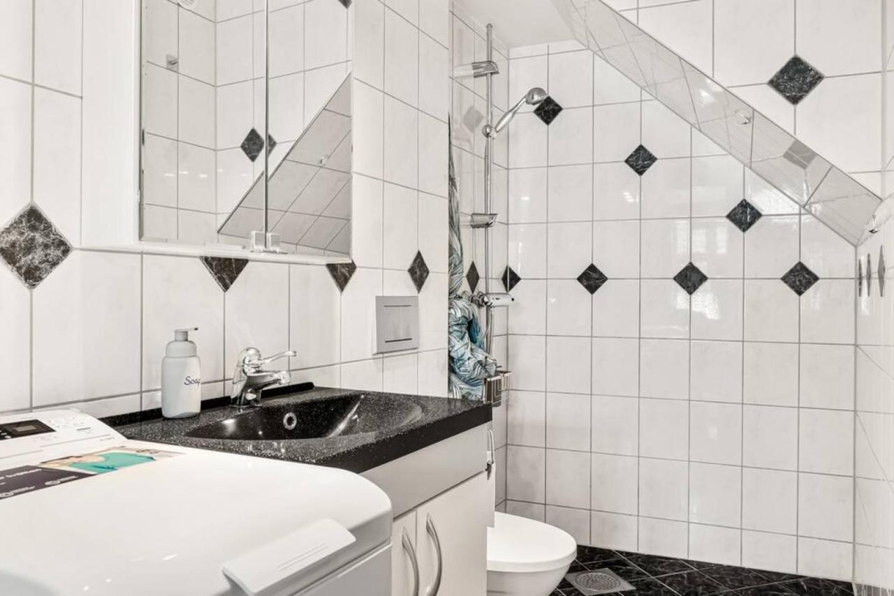 Dinbnb Apartments I Historical Two-Floor Apartment With Rooftop Panorama I 1645 Heritage Bergen Extérieur photo