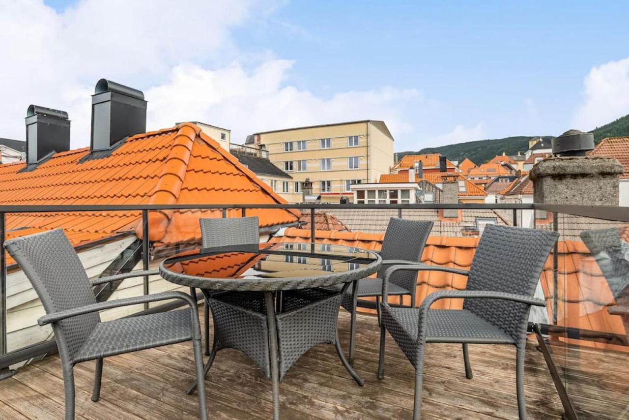 Dinbnb Apartments I Historical Two-Floor Apartment With Rooftop Panorama I 1645 Heritage Bergen Extérieur photo
