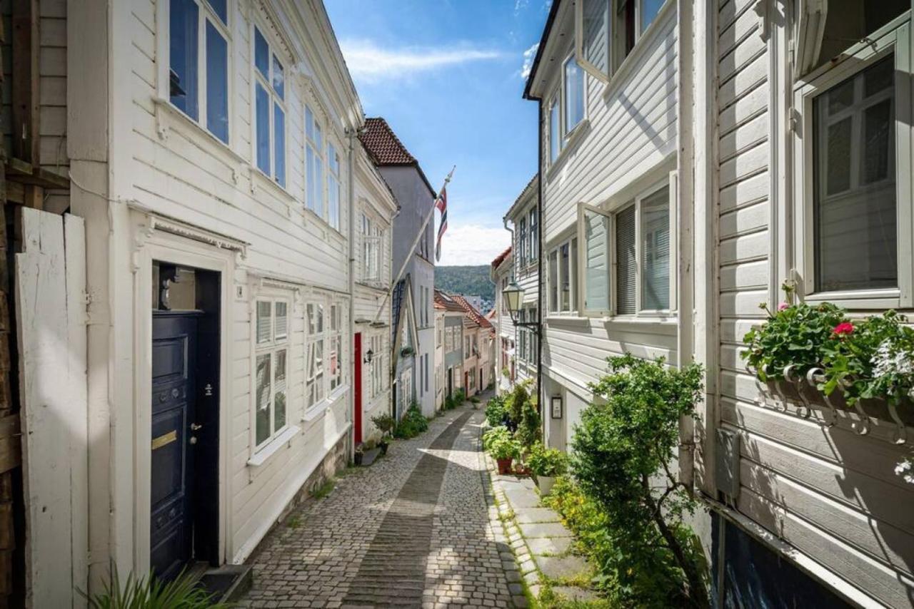 Dinbnb Apartments I Historical Two-Floor Apartment With Rooftop Panorama I 1645 Heritage Bergen Extérieur photo