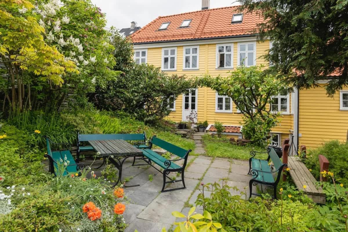 Dinbnb Apartments I Historical Two-Floor Apartment With Rooftop Panorama I 1645 Heritage Bergen Extérieur photo