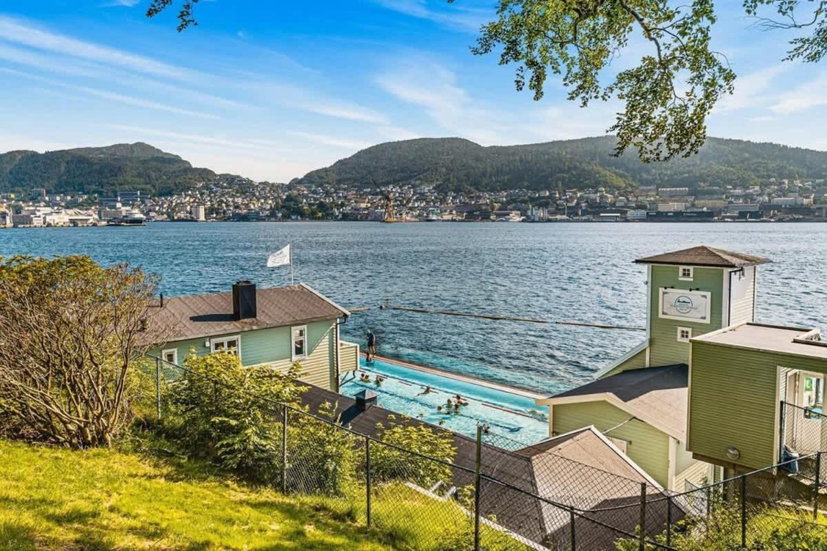 Dinbnb Apartments I Historical Two-Floor Apartment With Rooftop Panorama I 1645 Heritage Bergen Extérieur photo