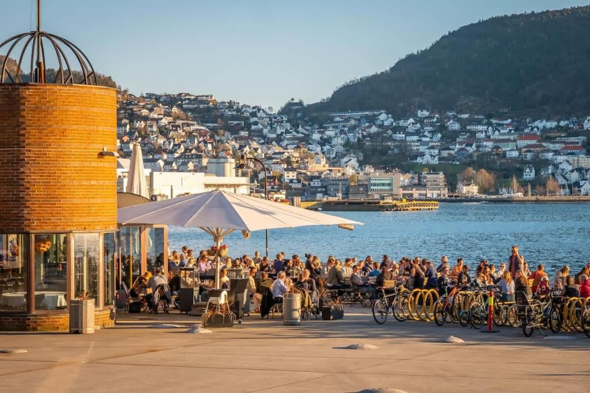 Dinbnb Apartments I Historical Two-Floor Apartment With Rooftop Panorama I 1645 Heritage Bergen Extérieur photo